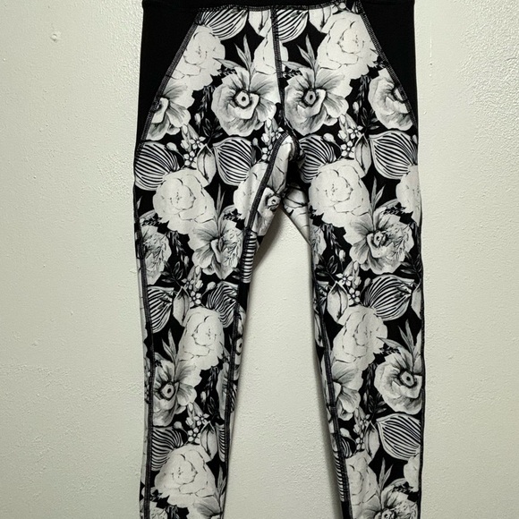 Betsy Johnson Performance Workout leggings - Picture 4 of 8
